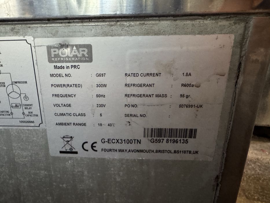 Професионална Хладилна Маса Polar с 3 Врати 180 см 420L