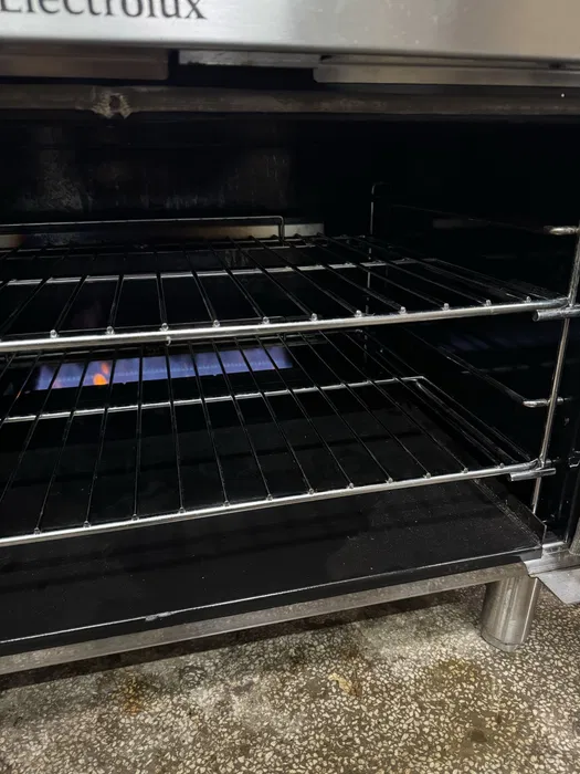 Газова печка Electrolux – 6 котлона, газова фурна, пропан-бутан